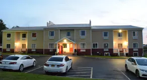 Budget Inn Ontario - Image 5