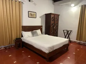 Old lake house - Image 2