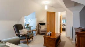 Beautiful 2 Bedroom Apartment in Malvern - Image 2
