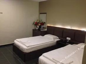 The Cozy Hotel - Image 2