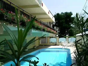Hotel Artide - Beach Front - Image 4
