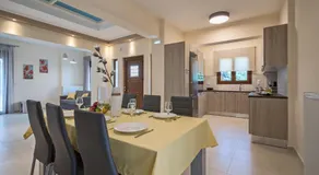 All Seasons Villas - Image 3