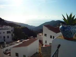 Typical Spanish town house with a sunny patio, 5km from the Costa Tropical - Image 3