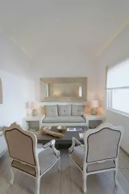 Aqua Mare Luxury Suites - Image 4