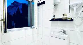 Basic Studio Apartment Near Central Area - Image 5