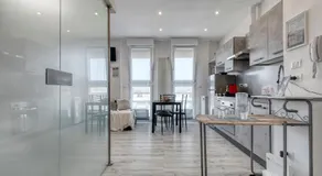 Front Station Apartment by DiffeRent - Image 4