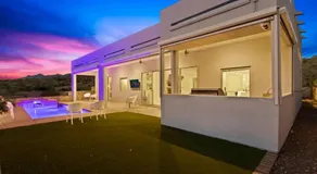 Private Franklin Hills Retreat With A Pool & Views Villa - Image 5