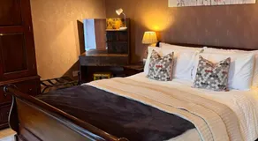 No 10 Bridge Street - Town Centre Apartment - Image 2