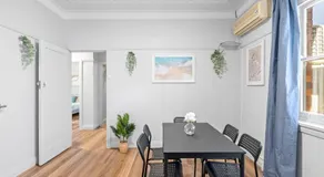 Detached Queen Room - Nearby Shops & Eateries - Shared Bathroom - Image 5