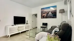 CYV - Modern choice for couples in good location - Image 2