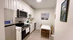 Queen Boutique Rooms - Image 4
