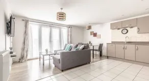 2 BED & 2 BATH COSY APARTMENT SLOUGH- FREE PARKING - By Tempstay - Image 3