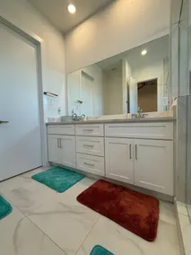 Luxe 3BR for Families Nurses and Group - Image 4