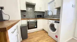 The Cozy Hideaway - 2 Bedroom apartment with garden in Orpington with free Parking - Image 2