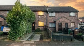 Lavish 2-BDR and Comfy 5-Beds House - Grear for Contractors & Long Stays - Close to Piccadilly and Etihad - Fast Speed WiFi - Sleep 7 - Free On-Site and On-Street Parking - Garden - Image 3