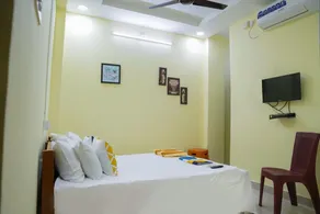 Hotel Yellow Bells - Image 2