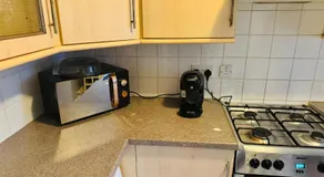 Guest house with private rooms and shared bathroom near Luton and Dunstable Hospital and Leagrave Train Stn - Image 3