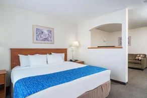 Travelodge & Suites by Wyndham Fargo/Moorhead - Image 2
