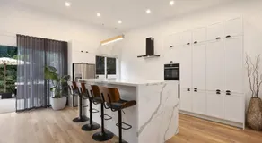 Affordable Luxury Stay Near Manly Beach - Image 4