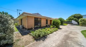 Harmony at Henley Beach - Coastal Style & Comfort - Image 3