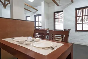 Townhouse Sky View Inn - Image 4