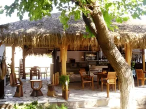 Lysistrata Bungalows - Image 3