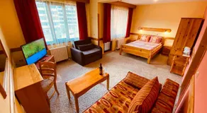 Family Hotel Savov - Image 2