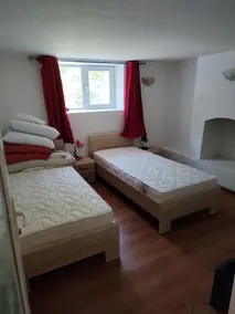 2 Bed Villa - Sleeps 7 - Private Garden - Parking - Image 2