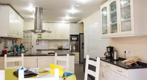Help Yourself Hostels - Carcavelos Coast - Image 5