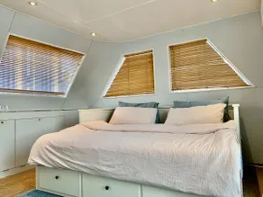 Victoria Houseboat - Image 2