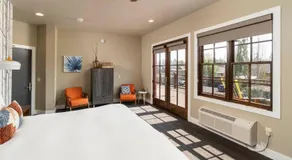 Ski Inn Taphouse Hotel - Image 2
