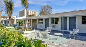 Pelican Studio with Full Kitchen and Patio - Image 3
