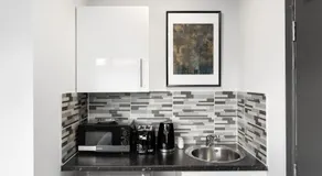 Comfy Room and Parking Fast Access to Central London - Image 2