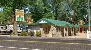 Mt Carmel Motel Room close to Zion National Park - Image 5