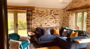 Detached Barn in Tamar Valley, EV charging included - Image 2
