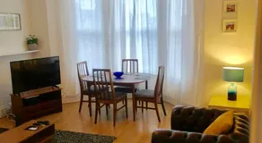 SPACIOUS 2 BEDROOM apartment with FREE PARKING - JCT 27 Cardiff side of Newport - Image 2