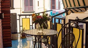Happy in Naples - Image 2