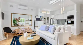 Luxurious Couple's Nest - With Iconic Sydney Harbour Bridge Views - Image 2