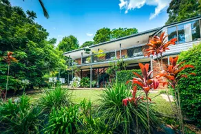 Retiro privado nos arredores da cidade, com piscina e spa! - Image 3