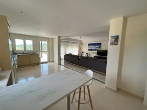 Appartement avec barbecue, jardin et piscine | Vue jardin - Image 4