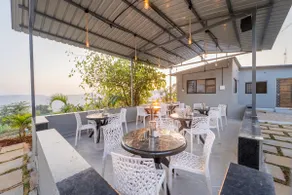 Momentous Villa & Rooms - Image 5
