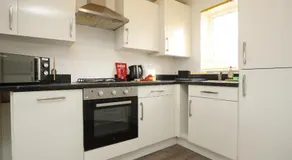 Homington House By N And N Stays, Perfect for Contractors and Workers, Private off road Parking for 2 vehicles, Fast Wifi - Image 5