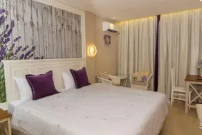 Fiori Bed & Breakfast - Image 2
