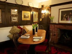 Saint Quintin Arms - Image 3
