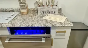 Stylish Studio with Kitchenette - Image 3