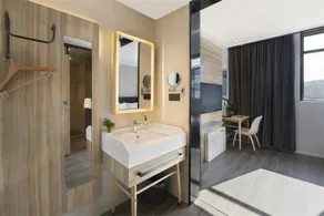 Hanting Premium Hotel Liuzhou Riverside Park - Image 2