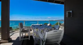 Oceanfront home with outdoor dining WIFI fireplace gas grill washer & dryer - Image 5