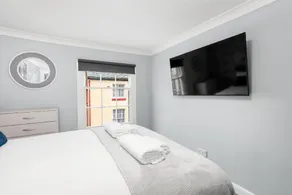 Town House Rooms - Image 4