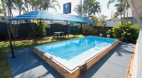 Blue Shades Motel - Image 2