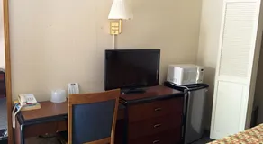 Economy Inn Toledo-Perrysburg - Image 3